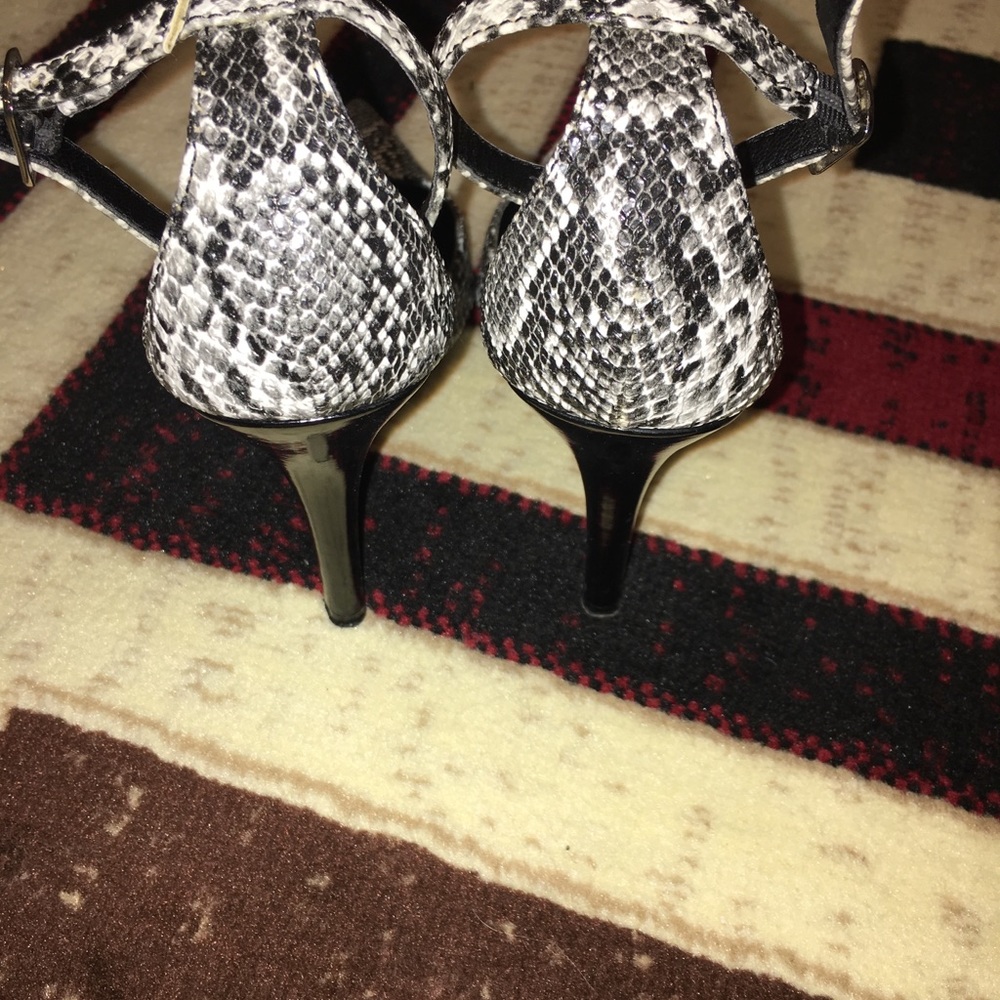 Colin Stuart heels - Picture 4 of 8